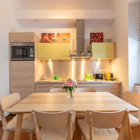 Vibrant Neighborhood Vibes Apartman