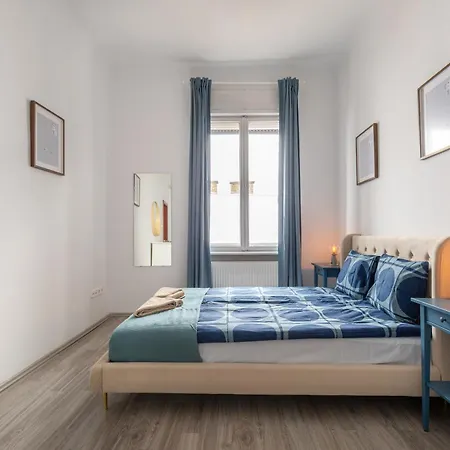 Vibrant Neighborhood Vibes Apartman *