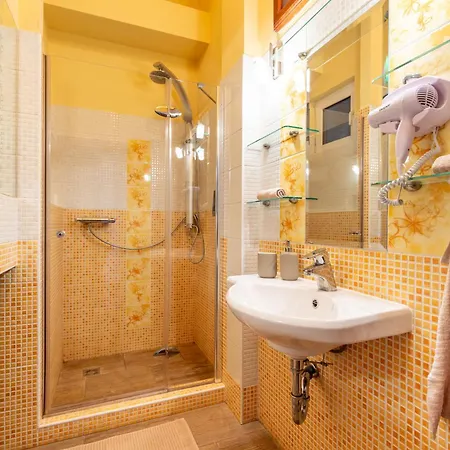 Vibrant Neighborhood Vibes Apartman Budapest